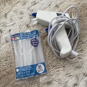 White Mini Glue Gun with Glue Sticks
